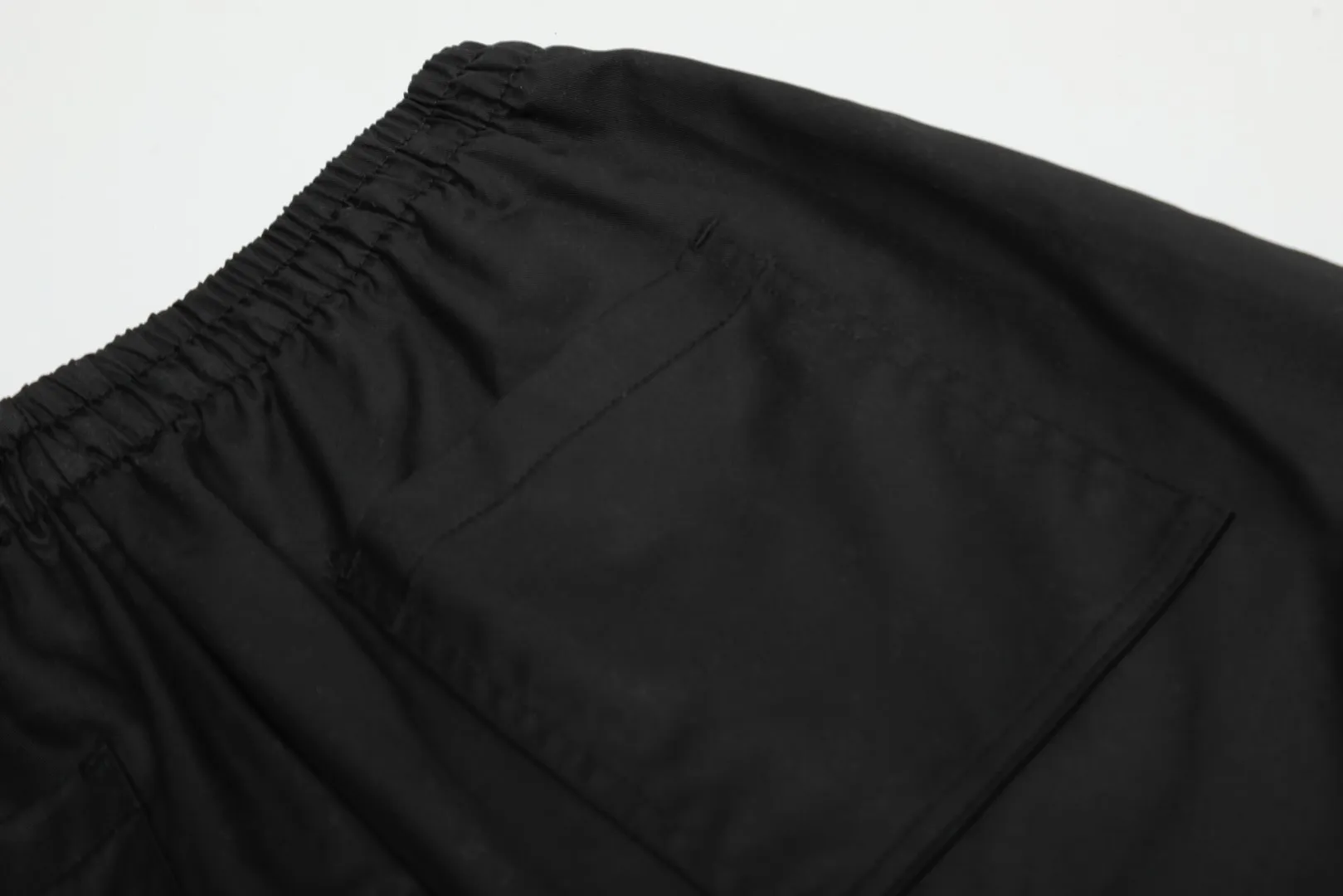 P166 💰 "Top quality" Style number: 1102# [Ralph Lauren Paul small label war horse basic classic shorts] ✅Ralph Lauren Ralph Lauren dopamine war horse small label outdoor shorts ✅Summer fresh, classic and versatile drawstring basic classic shorts ✅Lazy style must-have item The upper body has a fresh feeling ✅Nylon silk floss is smooth and soft, highly breathable and not stuffy ✅Specialized for platform live broadcast, wholesale entity, summer running volume ✅Simple and easy to match, light American style, super great ✅Standard for summer, small and sexy is YYDS, a must-have for petite girls. Size: S-L #Elastic waistline can be stretched. Color: Black, White, Light Blue, Off-white, Pink, Light Green, Khaki